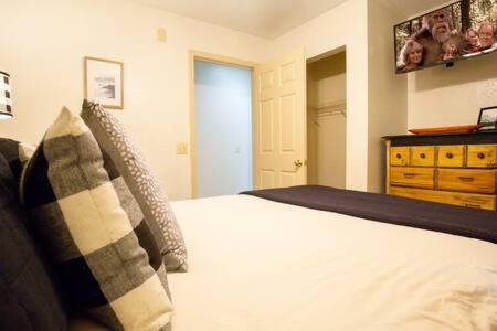 Lodge G Sasquatch Lodges Sleeps 13 蓋特林堡 外观 照片